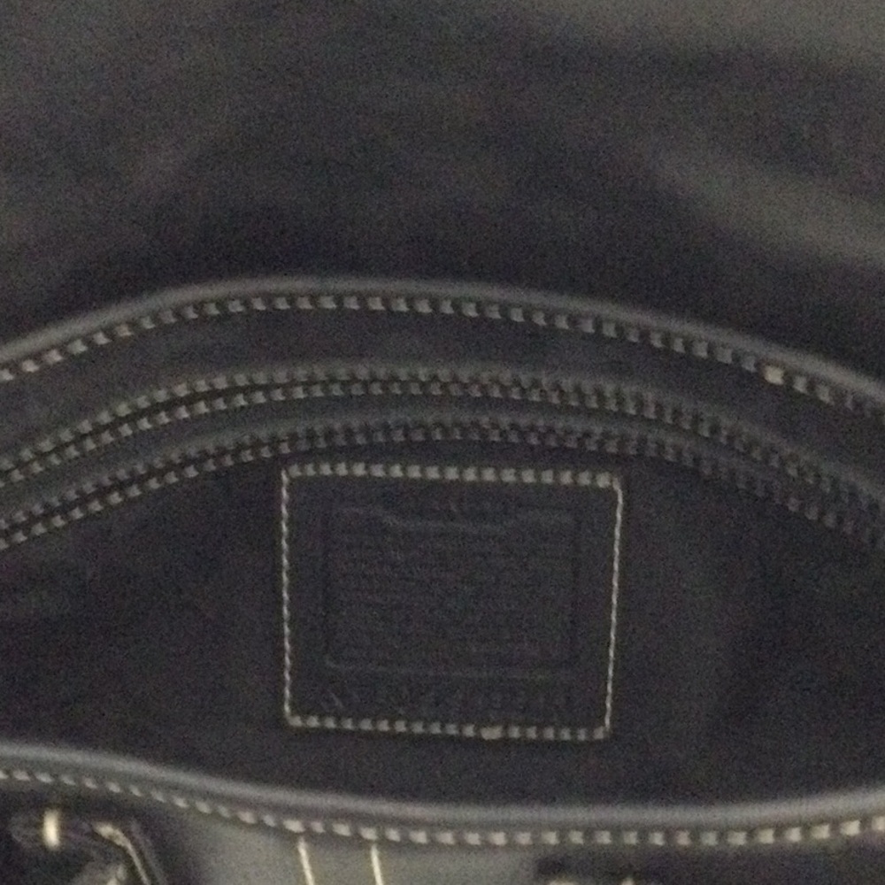 Vintage Coach Soho Black Leather Shoulder Bag - Picture 6 of 8